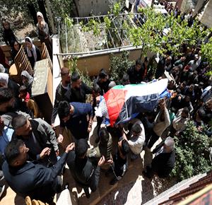  تشييع جثمان شهيد لقمة العيش عرفات قادوس في قرية عراق بورين 